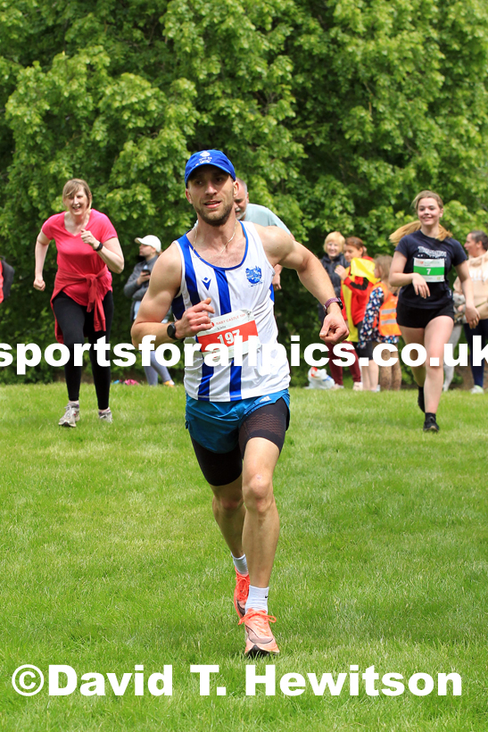 The 2022 Raby Caste 10k Road Race, County Durham. Photo: David T. Hewitson/Sports for All Pics